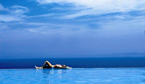 През Юли на море:  3 нощувки със закуски и вечери в хотел Alia Palace 5*, Халкидики, Гърция