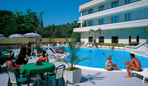 Незабравим уикенд в Хотел Clorinda 4*, Италия! 2 нощувки, със закуски и вечери за 1 човек само за 234 лв.