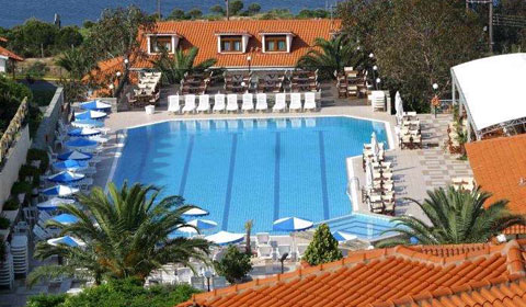 През Август на море в Гърция! 5 нощувки + закуски + вечери в Aristoteles Holiday 4*, Халкидики!