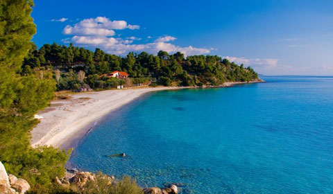 Морски страсти в Гърция за 6-ти Септември! 3 нощувки + закуски + вечери в Хотел Giannikos 3*, Халкидики само за 185 лв. на човек