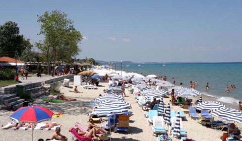Октомври на море в Гърция! 3 нощувки със закуски и вечери в Хотел Calypso - Hanioti 3*, Халкидики!