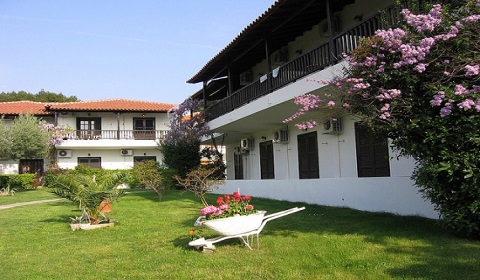 На море през м.Май в Гърция! 5 нощувки със закуски и вечери в Philoxenia Bungalows 3*, Халкидики!