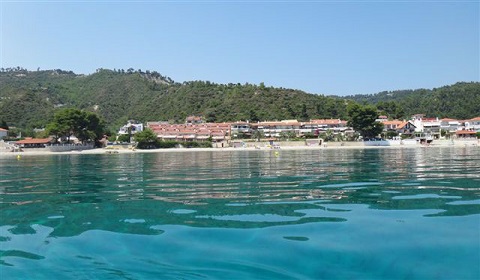 LAST MINUTE!!! На море в Гърция през м. Юли! 4 нощувки със закуски и вечери в  Хотел Leonidas Apartments 3*