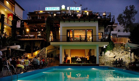 3 нощувки със закуски и вечери в Kriopigi Beach Hotel 4*, Халкидики през м.Юли и м.Август!