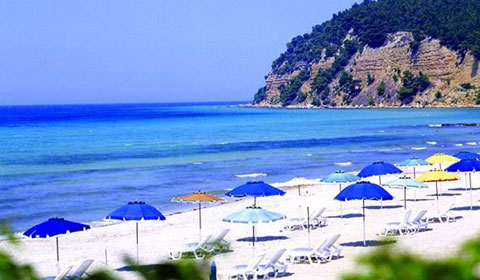 4 нощувки със закуски и вечери в Хотел Simantro Beach 4*, Халкидики, Гърция през Август!