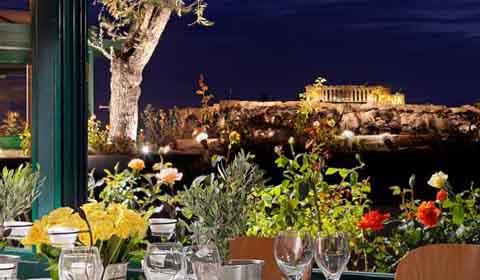 Нова година: 3 нощувки със закуски + Новогодишна Гала вечеря в хотел Titania 4*, Атина, Гърция!