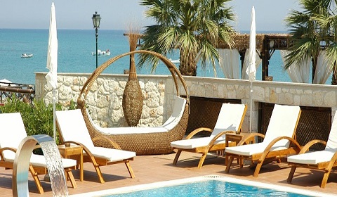На море в Гърция през м.Юни! 5 нощувки със закуски и вечери в хотел Possidi Paradise 4*, Халкидики!