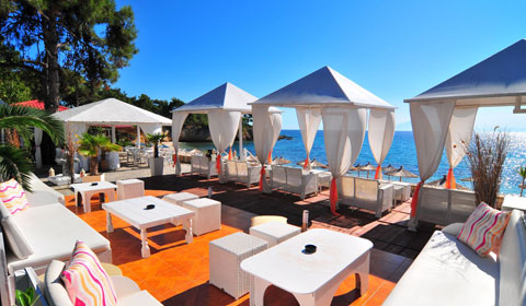 На море през м.Септември: 5 нощувки със закуски и вечери в Beach Hotel Kapahi 3*, о.Тасос, Гърция!