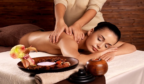 Лечебен масаж на гръб с 50% отстъпка от салон Дама!