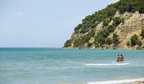 Last minute!!! 4 нощувки със закуски и вечери в хотел Simantro Beach 4*, Халкидики, Гърция през Юли!