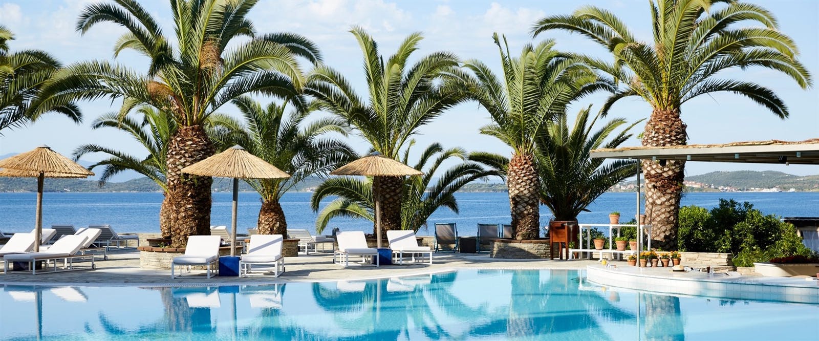 5 нощувки със закуски и вечери в луксозния хотел Eagles Palace 5*, Халкидики, Гърция през Май!