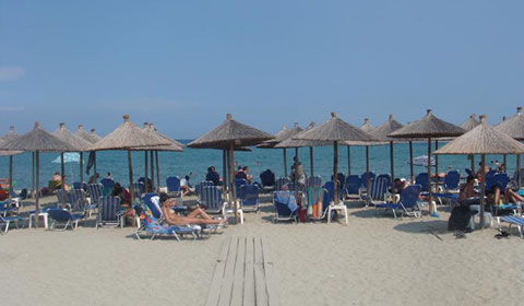 1 нощувка със закуска и вечеря в хотел Platon Beach 2*, Олимпийска ривиера, Гърция през Май!