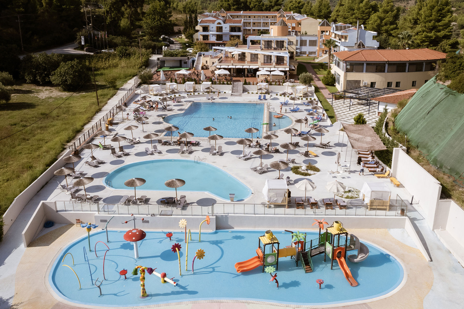 Майски празници: 5 нощувки със закуски и вечери в хотел Atrium 4*, Халкидики, Гърция!