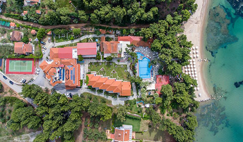 3 нощувки със закуски и вечери в хотел Porfi Beach 3*, Халкидики, Гърция през Май и Юни!
