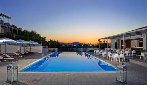 През Септември: 7 нощувки със закуски и вечери в хотел Altamar 3*, о.Евия, Гърция!