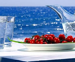 7 нощувки със закуски и вечери в хотел Stavros Beach 3*, Халкидики, Гърция през Юли и Август!