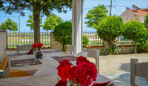 Last minute!!! 3 нощувки със закуски и вечери в хотел Ellas Hotel 2*, Тасос, Гърция през Юни!