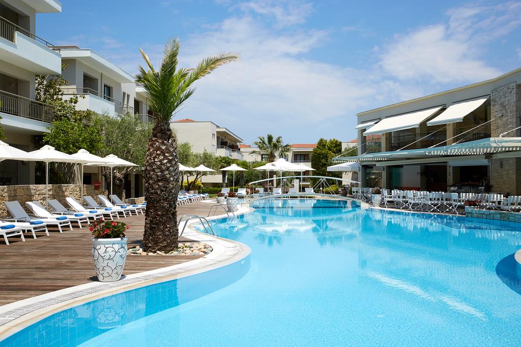 5 нощувки със закуски в хотел Renaissance Hanioti Resort 4*, Халкидики, Гърция през Август! Дете до 7.99г. - безплатно!