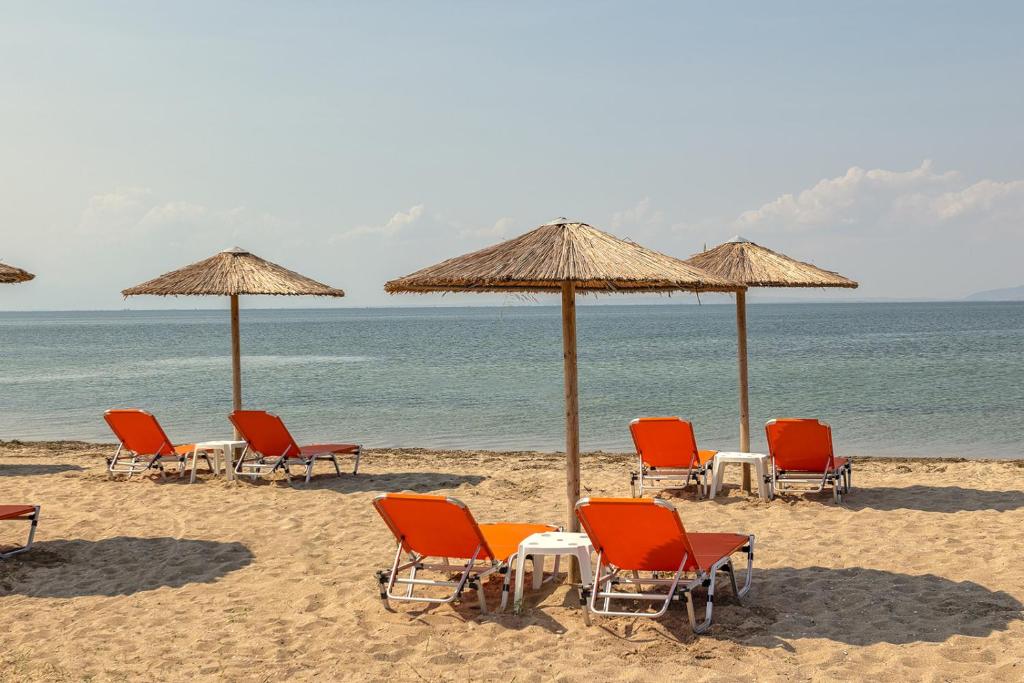 Уикенд в Гърция! 2 нощувки със закуски и вечери в хотел Sun Beach 4*, Агия Триада, Солун, Гърция през Септември и Октомври!