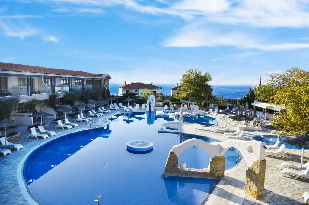 3 нощувки със закуски и вечери в луксозния хотел Athena Palace 5*, Халкидики, Гърция през м.Април и м.Май!