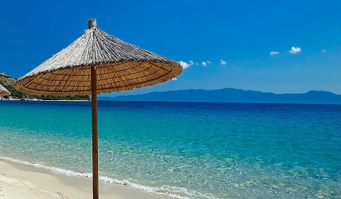На море в Гърция през Юли! 4 нощувки със закуски и вечери в хотел Athos Palace 4*, Халкидики!