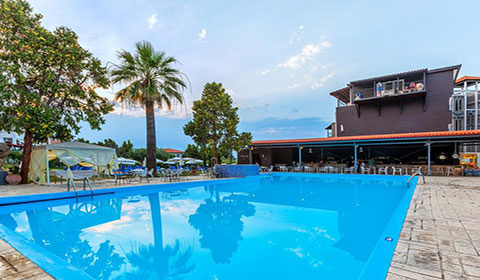 3 нощувки със закуски и вечери в Kriopigi Beach Hotel 4*, Халкидики, Гърция през м.Юни!