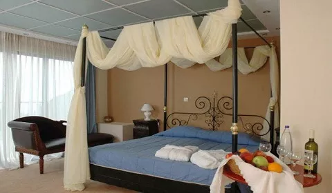 3 нощувки със закуски и вечери или All Inclusive в Kriopigi Beach Hotel 4*, Халкидики, Гърция през Май! Дете до 12.99г. - безплатно!