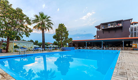 5 нощувки със закуски и вечери в Kriopigi Beach Hotel 4*, Халкидики, Гърция през Юни и Юли!