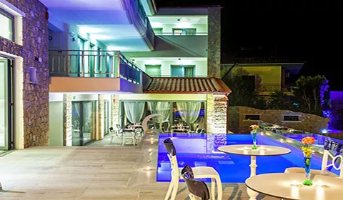 През Септември: 4 нощувки със закуски и вечери в Core Hotels 4*, Полихроно, Халкидики, Гърция!