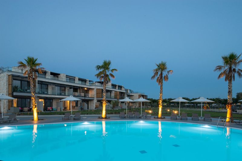 4 нощувки със закуски и вечери в хотел Portes Lithos Luxury Resort 5*, Халкидики, Гърция през Септември! Дете до 11.99г. - безплатно!