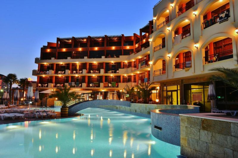 3 нощувки, Ultra All Inclusive в хотел Нобел 4*, Слънчев бряг през Август и Септември! Дете до 12.99г. - безплатно!