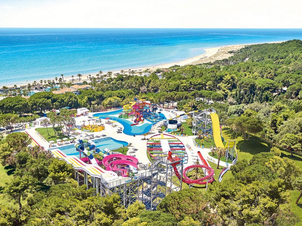 7 нощувки със закуски и вечери в хотел Grecotel La Riviera & Aqua Park 5*, п-в Пелопонес, Гърция през Септември и Октомври!