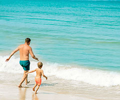 Last minute! 3 нощувки със закуски и вечери в хотел Ammos Beach 4*, Олимпийска ривиера, Гърция през Септември! Дете до 12.99г. - безплатно!