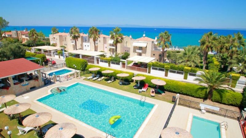 3 нощувки със закуски и вечери в хотел Golden Residence Family Resort 3*, Халкидики, Гърция през Септември! Две деца до 11.99г. - безплатно!