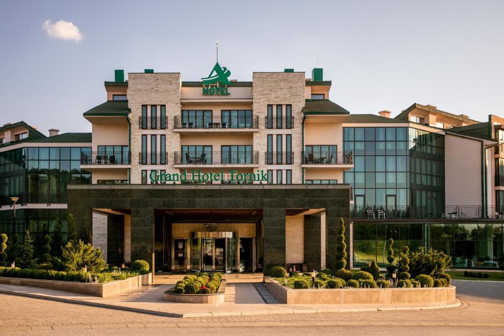 Нова Година в Сърбия 2024: 3 нощувки със закуски + 1 стандартна вечеря + 2 Гала вечери + СПА в най-луксозния хотел в Златибор - Grand & Sky Hotel Tornik 5*!