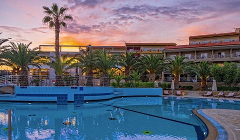 5 нощувки със закуски и вечери в Lagomandra Hotel & SPA 4*, Халкидики, Гърция през Август и Септември! Две деца до 13.99г. - безплатно!