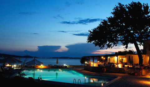 Късно лято! 5 нощувки със закуски и вечери в хотел Xenia Ouranoupolis 4*, Халкидики, Гърция през Септември! Дете до 13.99г. - безплатно!