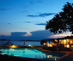 5 нощувки със закуски и вечери в хотел Xenia Ouranoupolis 4*, Халкидики, Гърция през Юни!