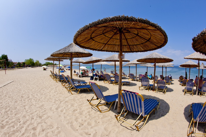 През Август: 5 нощувки със закуски и вечери в хотел Potidea Golden Beach 2*, Халкидики, Гърция! Дете до 11.99г. - безплатно!
